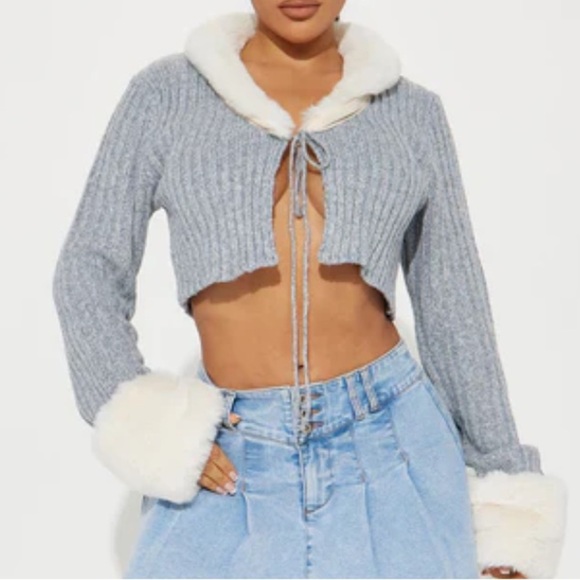 NWT FASHION NOVA Mini Cropped Grey Cardigan W/Fur Trim Sz M - Picture 1 of 5